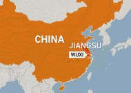 警方称，中国东部一所学校发生持刀袭击事件，造成8人死亡