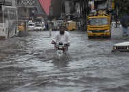 巴基斯坦各地发生与降雨有关的事故，造成8人死亡，数十人受伤